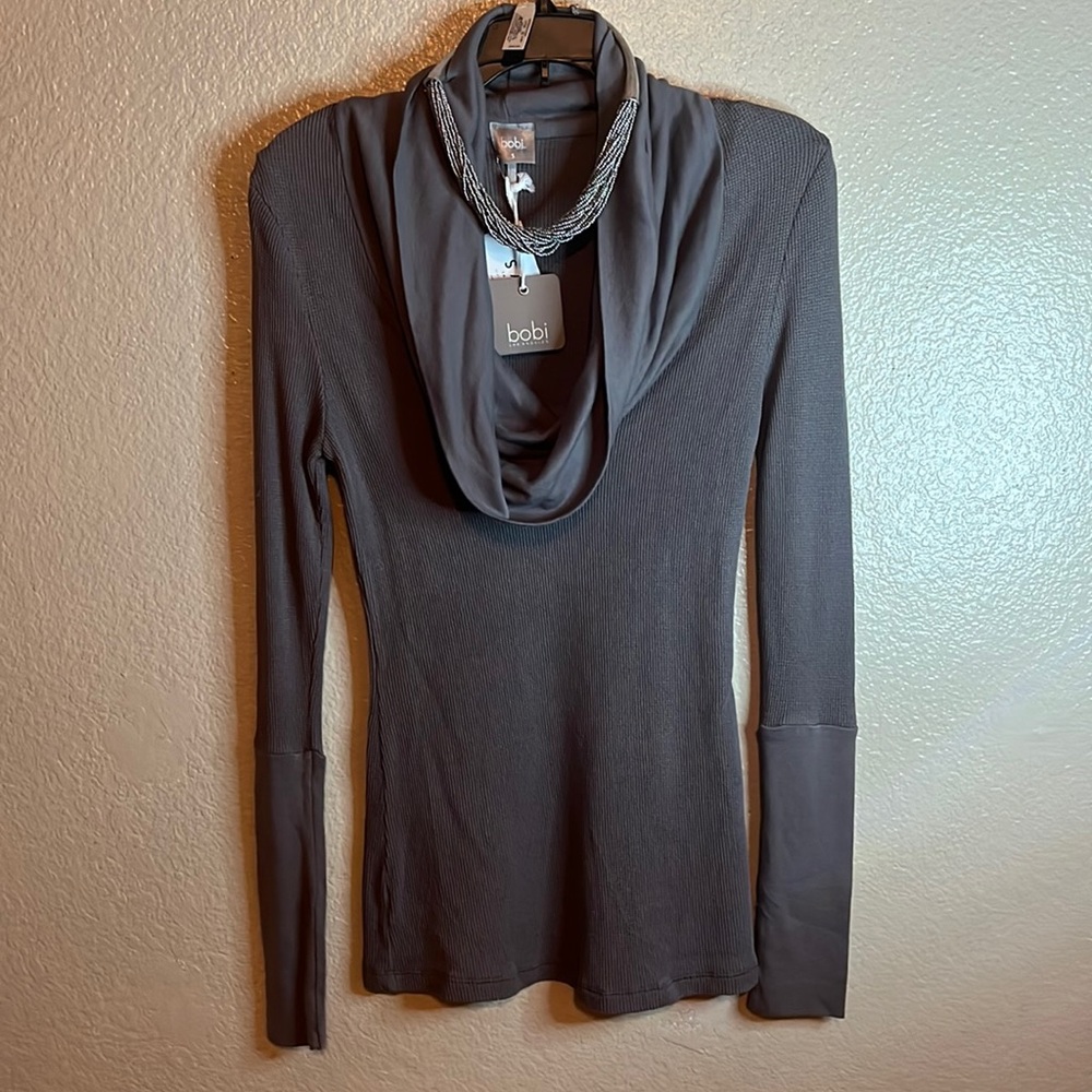 Bobi: Scoop neck